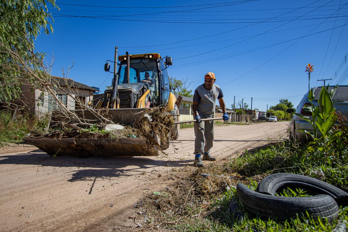 Prefeitura inicia mutirão de limpeza na Vila Princesa