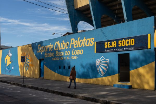 Torcedores invadem treino do Pelotas e são detidos pela BM