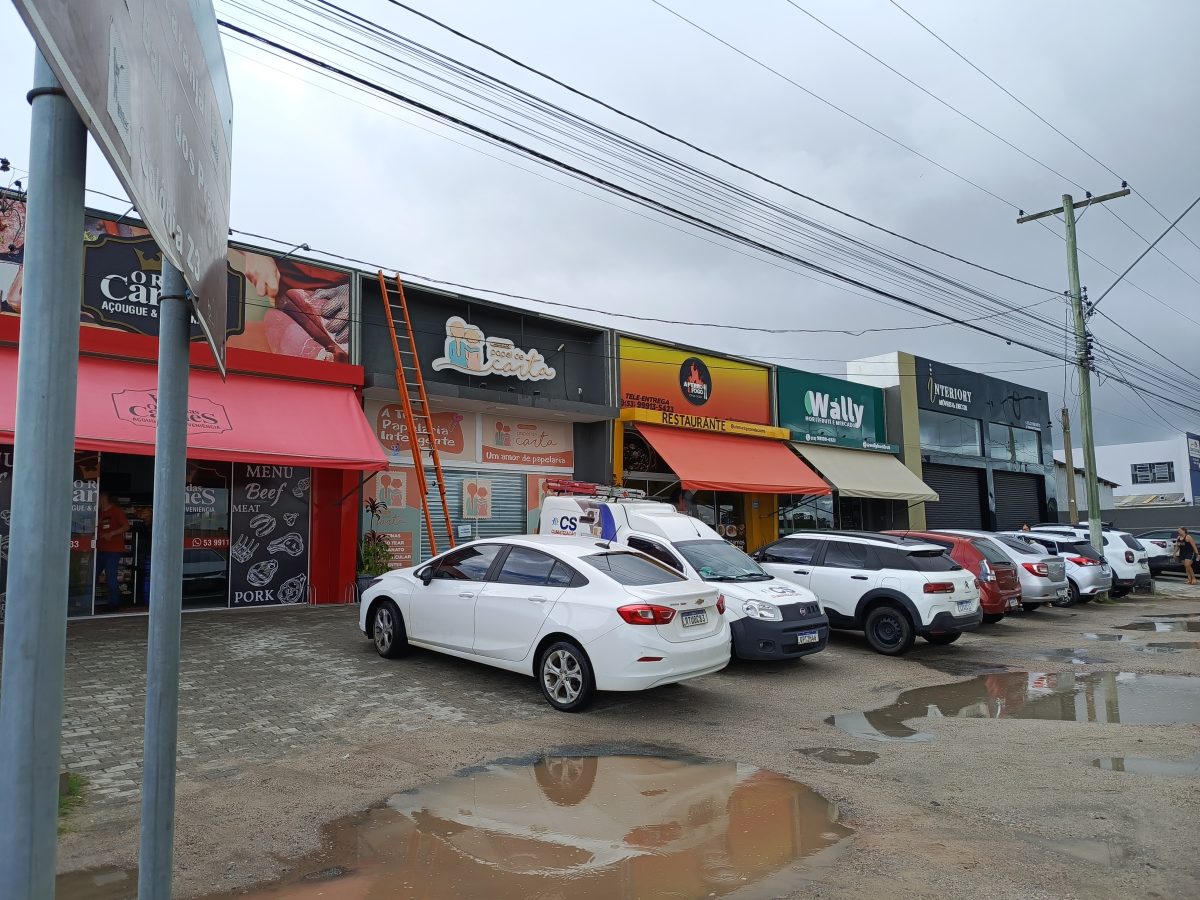 Comerciantes sofrem com oscilação e falta de luz desde quinta-feira