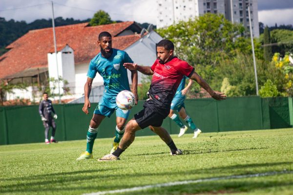 Brasil é superado por 2 a 1 em teste contra o Avenida