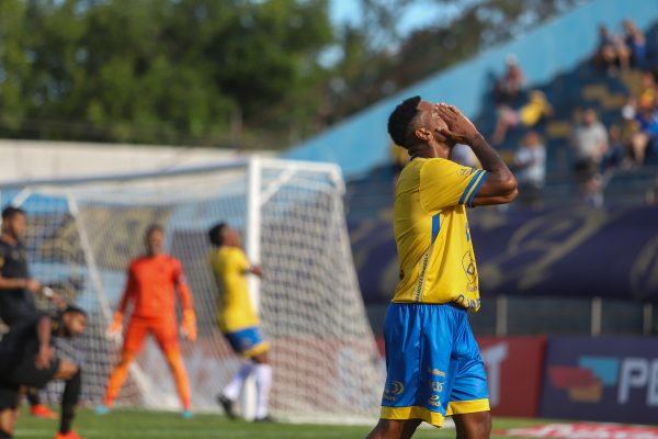 Pelotas perde em casa por 2 a 1 para o Monsoon