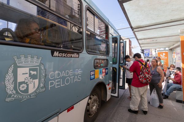 Colônia Z-3 recebe mais um horário de transporte coletivo