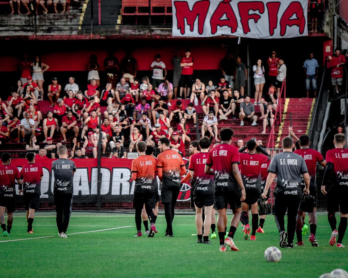 Torcida xavante apoia equipe em treino aberto