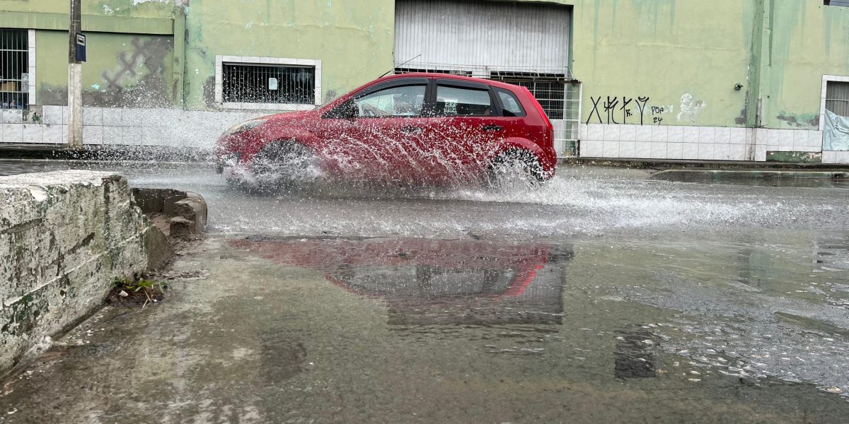 Chuva forte causa alagamentos em Pelotas