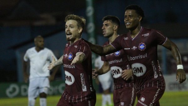 Caxias larga à frente no grupo do Pelotas