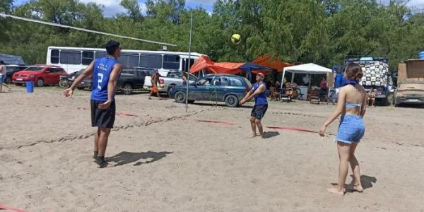 Festival Internacional de Verão marca abertura da temporada na prainha