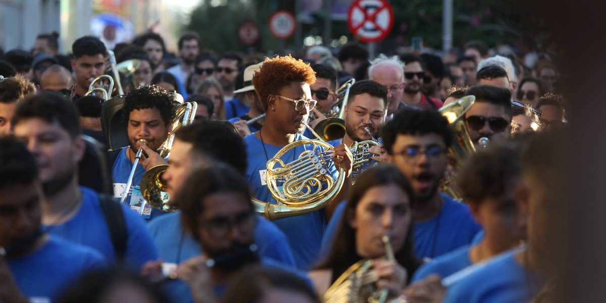 Um cortejo para celebrar 11 dias de música de concerto em Pelotas