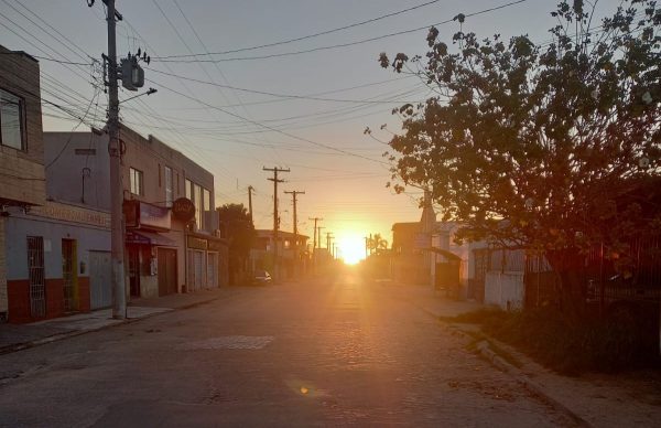 Manhã de céu claro e temperatura em elevação em Pelotas