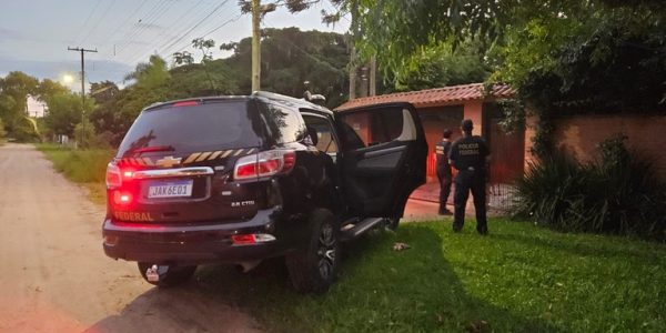 PF encontra armas e drogas na casa de homem suspeito de vandalizar aeroporto