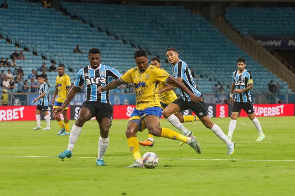 Pelotas sucumbe na Arena, toma 5 a 0 do Grêmio e entra no Z-4