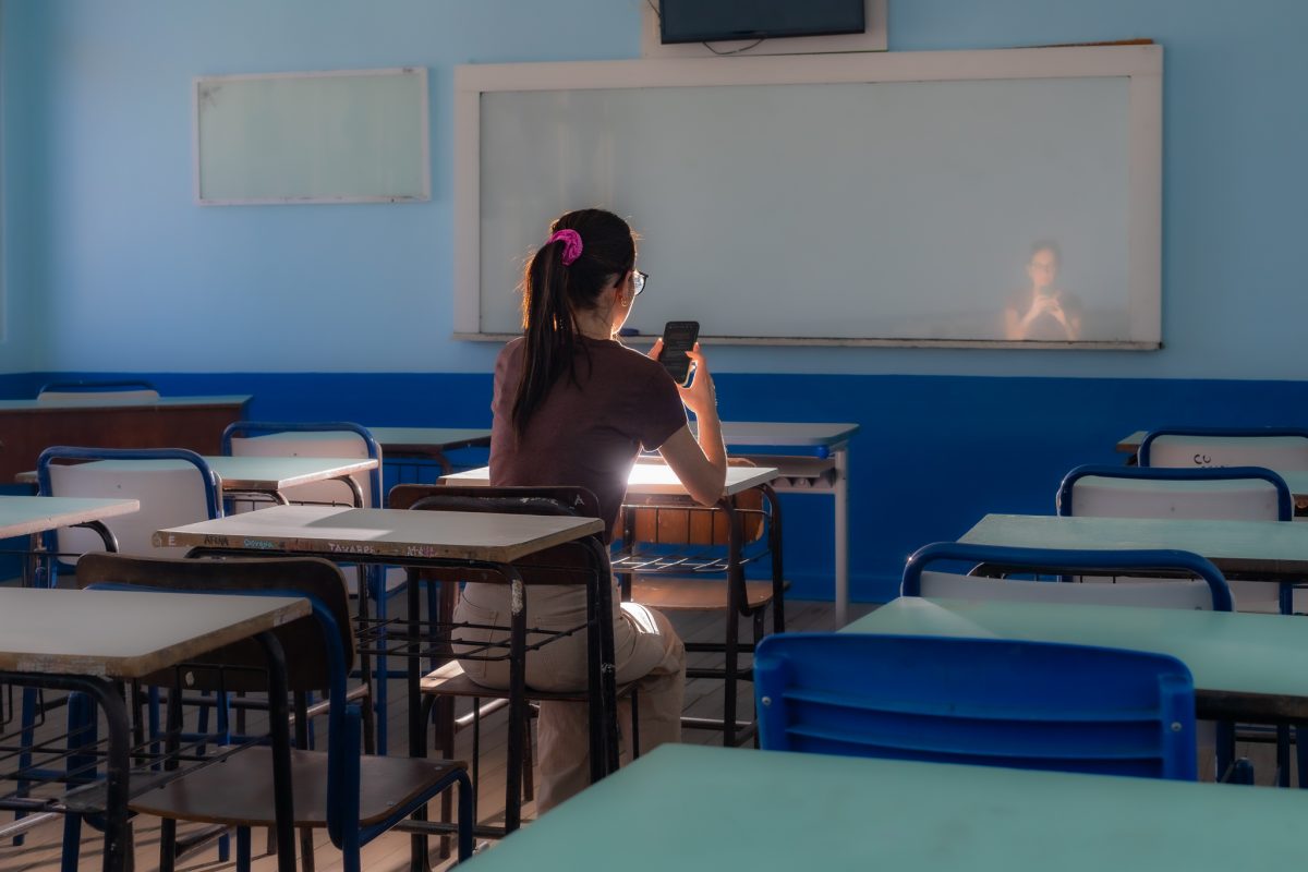 Escolas de Pelotas preparam primeiro ano letivo com o uso de celulares proibido