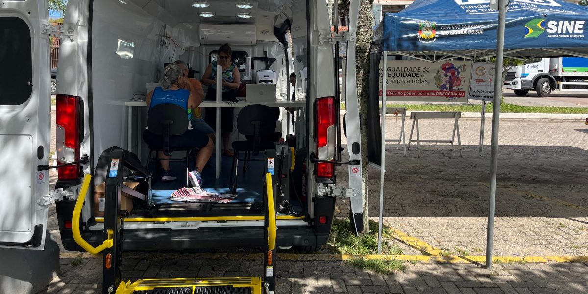 Caravana oferece empregos e orientações nas praias da região