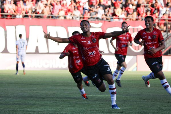 Com gol de Jota no fim, Brasil vence o São José no Bento Freitas