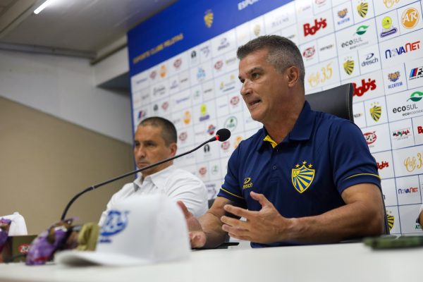 Apresentado, Alessandro Telles avalia pontos de melhora do Pelotas