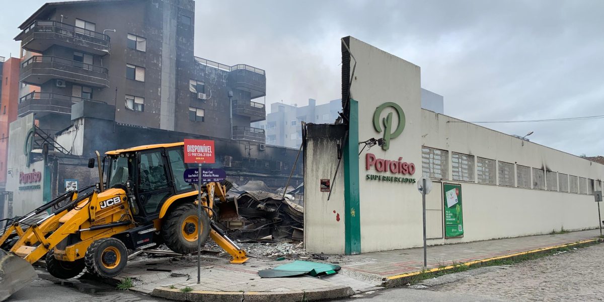 Incêndio deste sábado é o terceiro na rede de supermercados