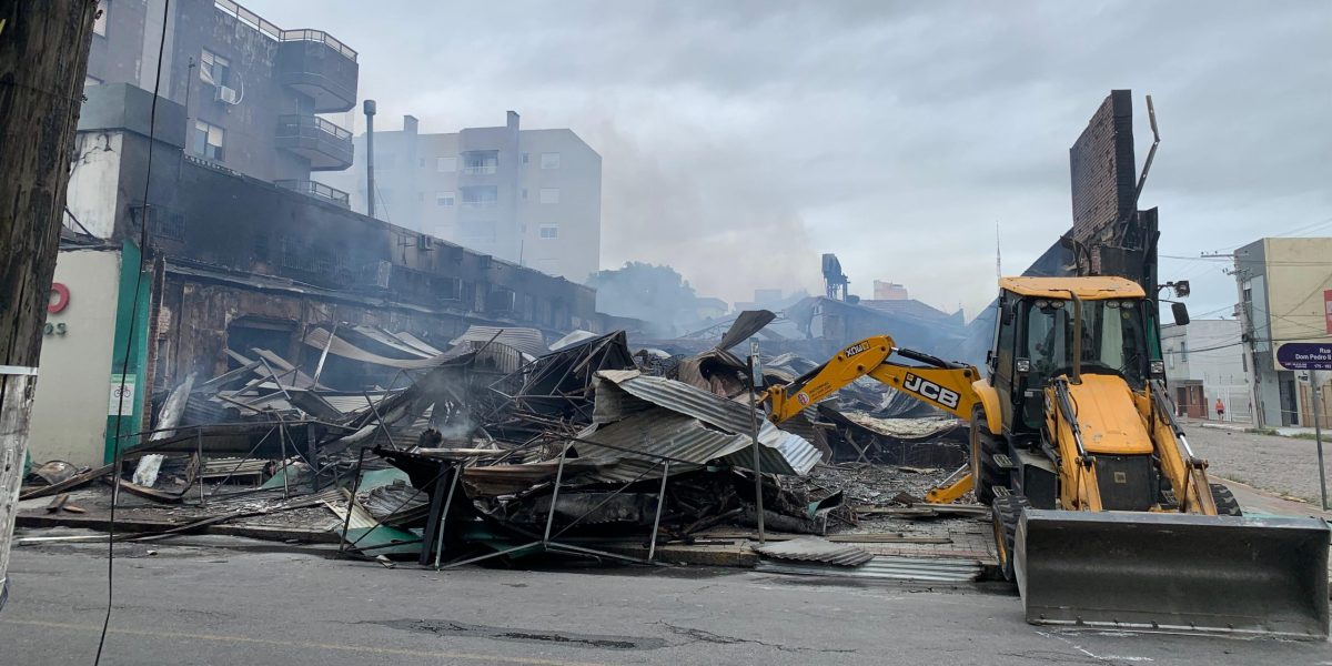 Supermercado pega fogo em Pelotas