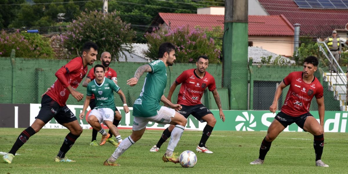 Brasil estreia no quadrangular do rebaixamento diante do Avenida