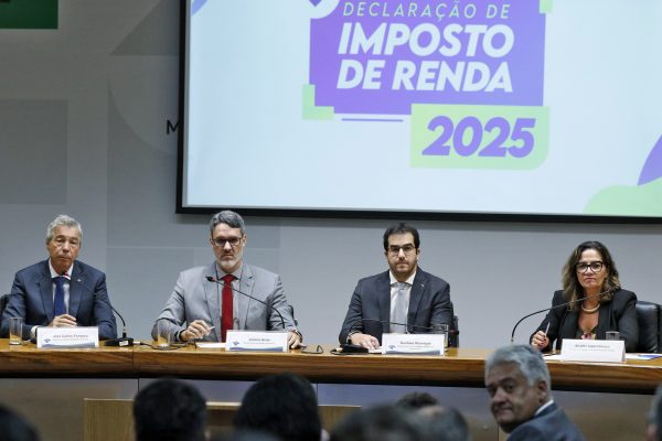 Entrega da declaração do Imposto de Renda começa na segunda-feira