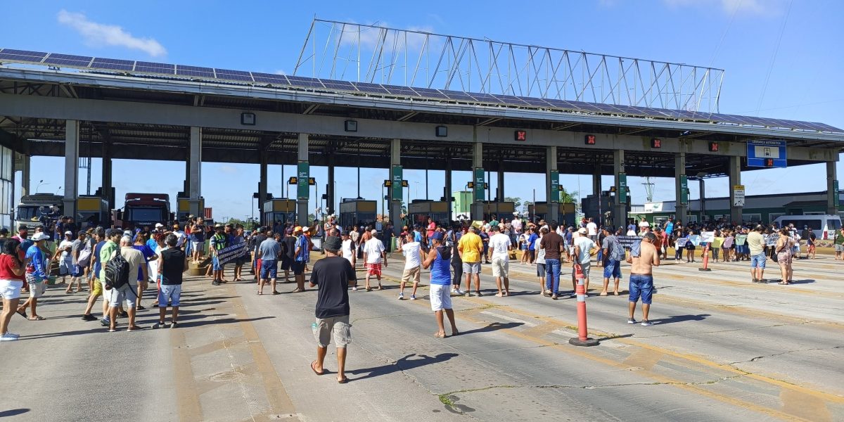 Pescadores protestam contra a cota da Tainha na Lagoa dos Patos