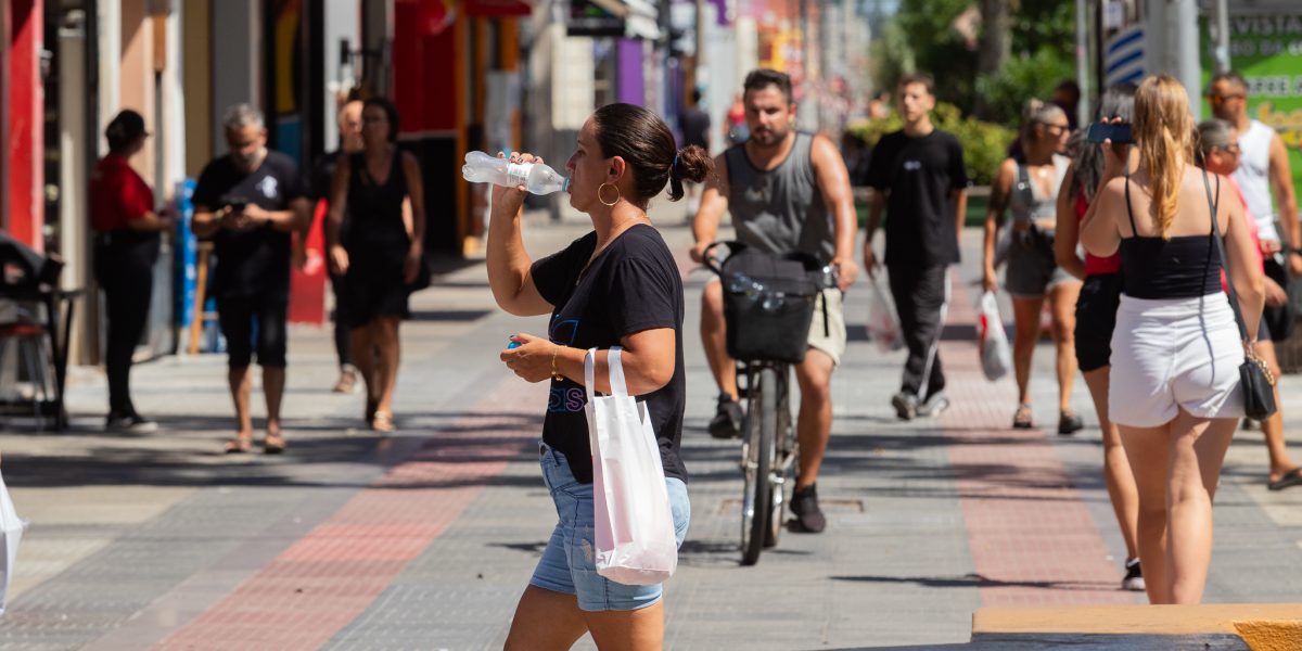 Temperaturas devem permanecer altas até sábado