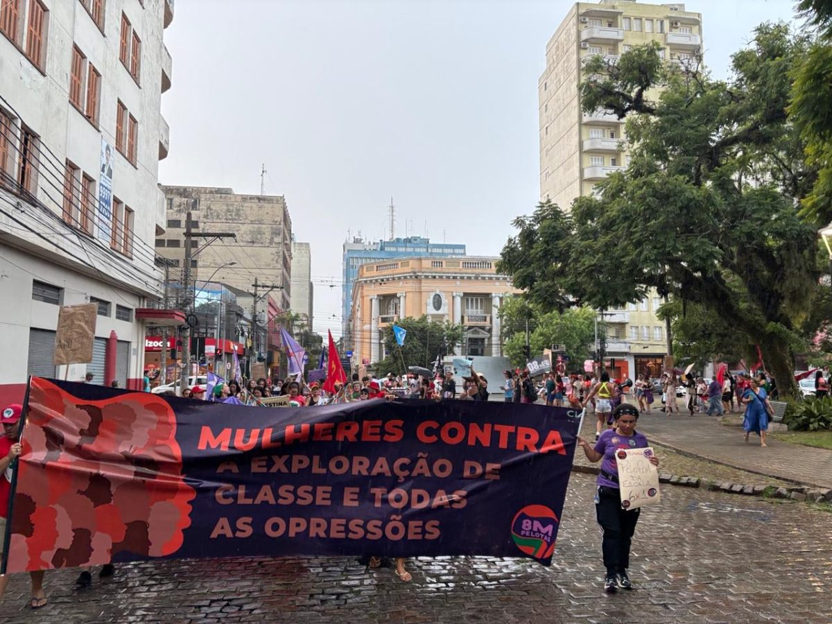 Marcha contra a opressão marca celebração pelo Dia da Mulher