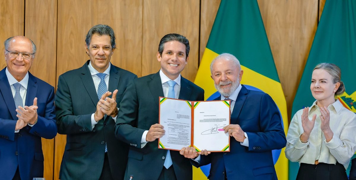 Lula apresenta projeto que amplia isenção do IR para R$ 5 mil