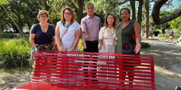 Banco Vermelho é inaugurado na Praça Coronel Pedro Osório