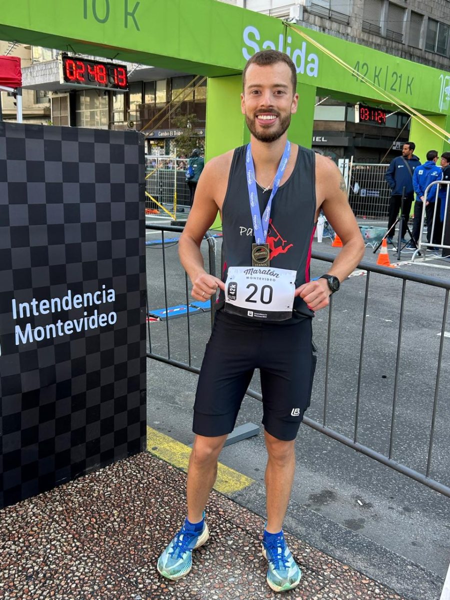 Atleta lourenciano comemora resultado na Maratona de Montevidéu