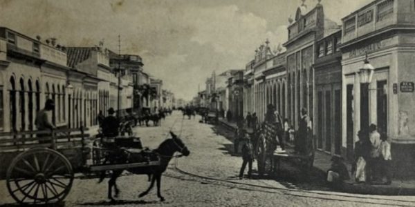 Colocada a pedra fundamental da maior habitação operária do Estado, a vila Domingos Dias