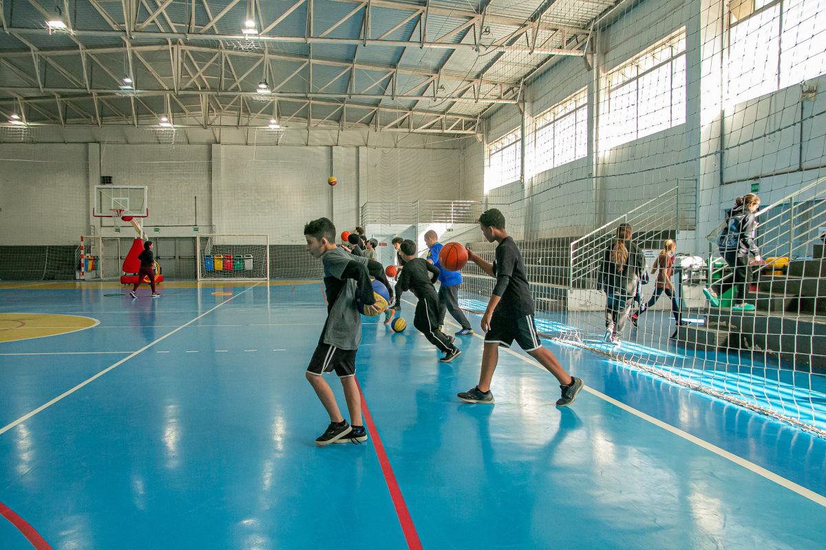 Prefeitura inicia aulas de basquete no Ginásio Municipal