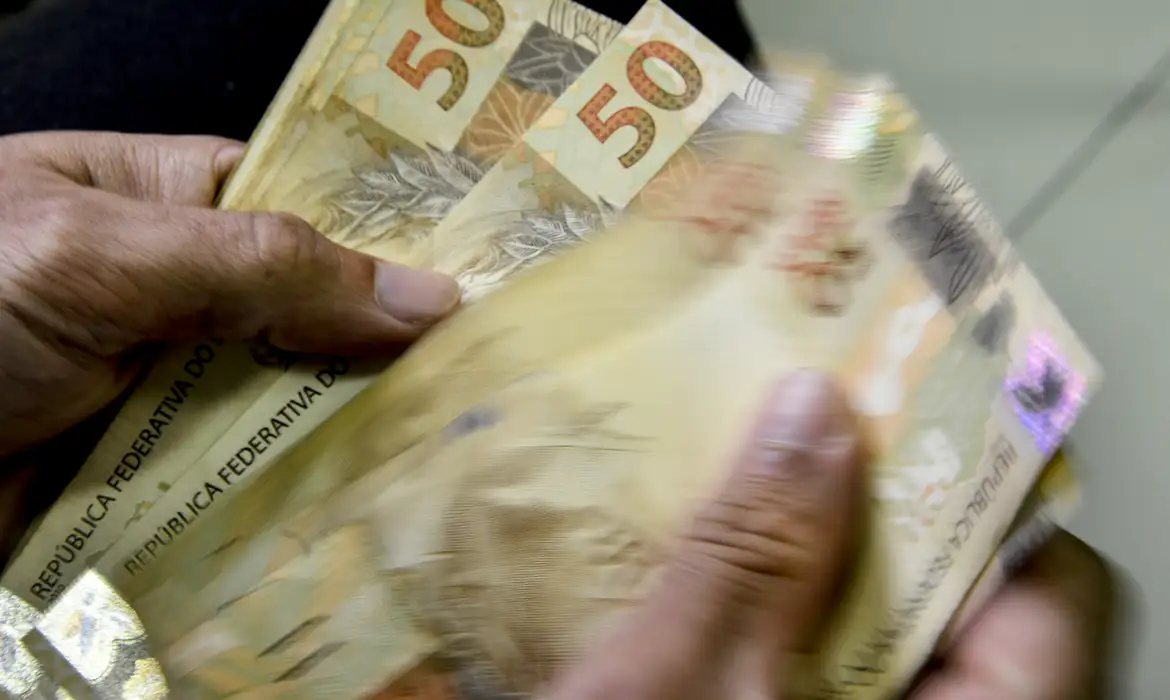 Estado propõe aumento de 8% no mínimo regional