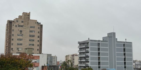 Terça-feira de céu nublado e chance de chuva na Zona Sul