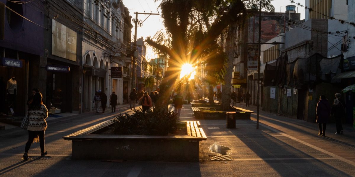 Semana começa com a volta da chuva e do frio na Zona Sul