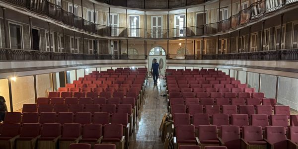 Sete de Abril recebe novas poltronas