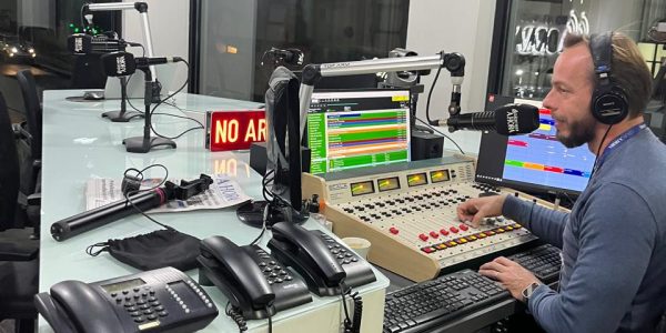 O rádio na linha de frente da informação