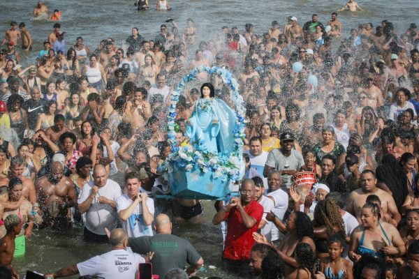 Catolicismo mantém queda enquanto evangélicos e umbandistas crescem em Pelotas