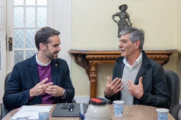 Eduardo Leite e prefeito Marroni discutem ações para a saúde e resiliência
