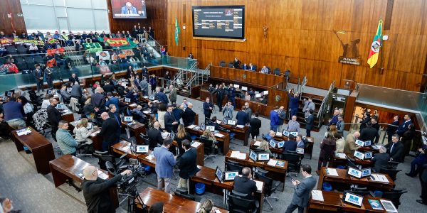 Assembleia aprova reajuste de 8% no salário mínimo regional