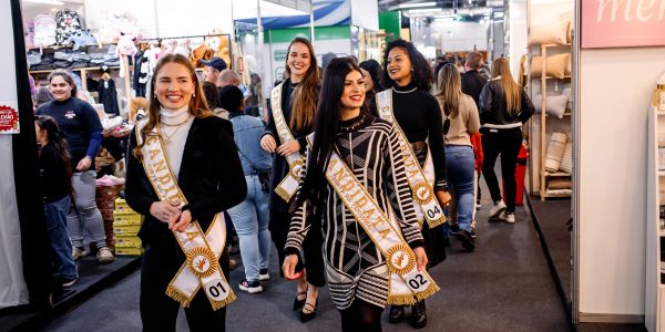 12 candidatas que concorrem à corte da 32ª Fenadoce