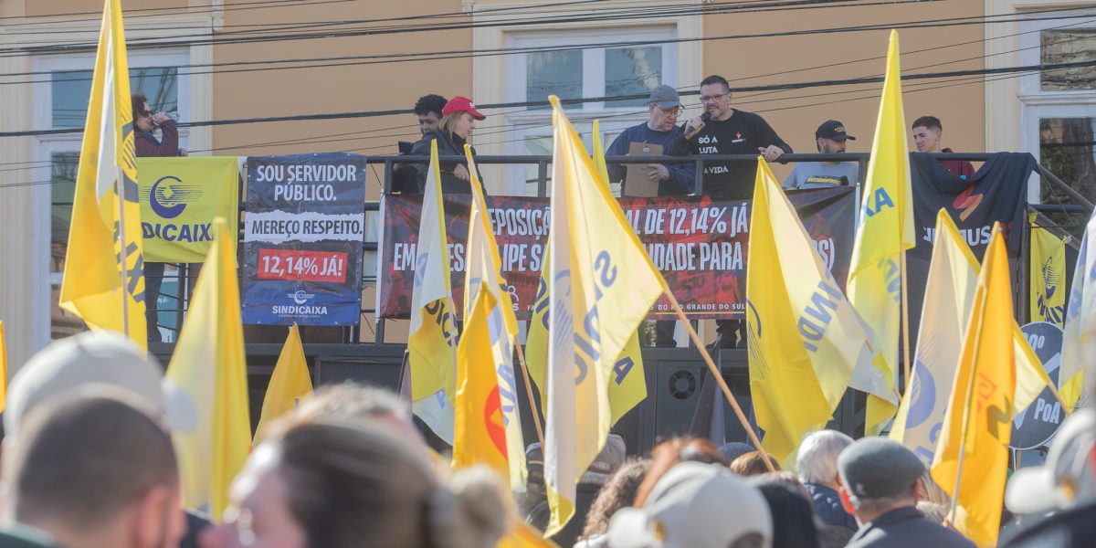 Servidores estaduais protestam em Pelotas