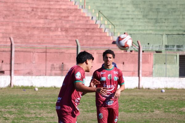 São Paulo recebe uniformes de treino viabilizados por torcedores
