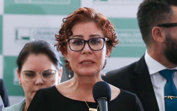 Justiça italiana mantém Carla Zambelli presa durante processo de extradição