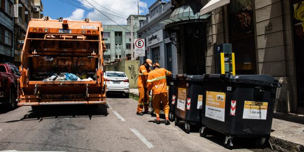 Tribunal de Justiça mantém ordem para que Sanep cobre taxa do lixo separadamente