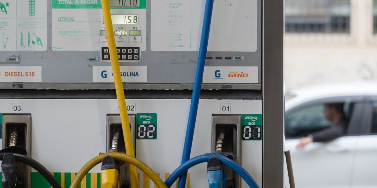 Sindicato explica variação de preços dos combustíveis de quase 13% e alerta sobre “fator gaúcho” no mercado