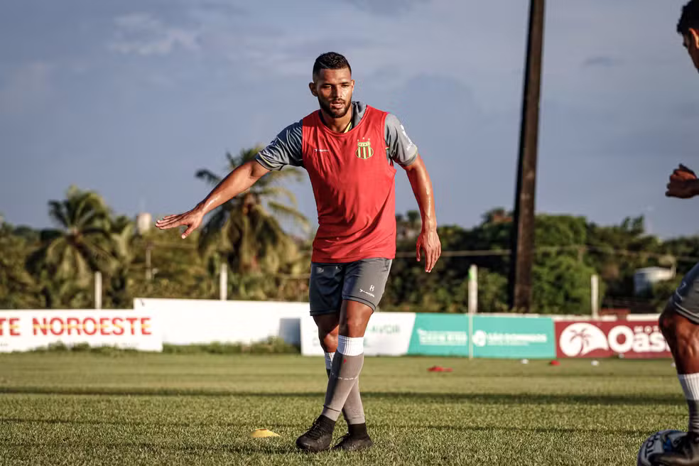 Lucas Hulk reforça o Pelotas para o segundo semestre