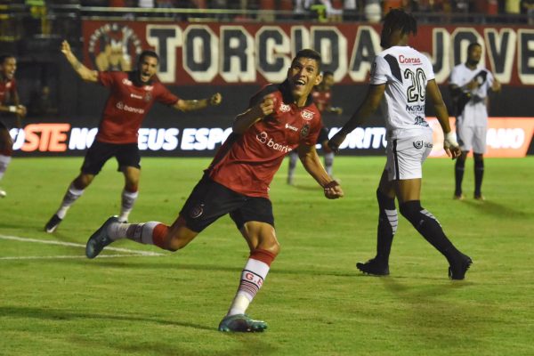 Brasil acerta volta de Márcio Jonatan