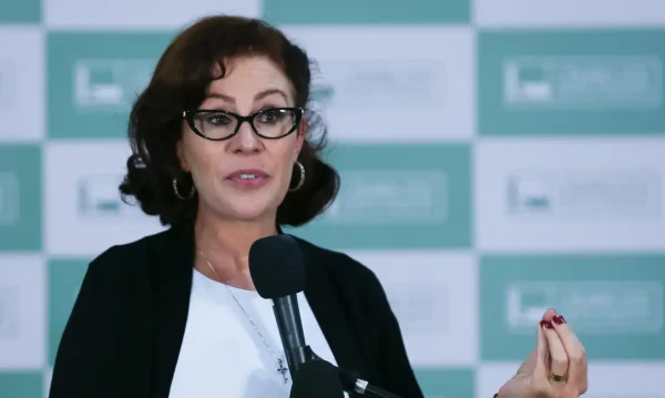 Justiça italiana mantém Carla Zambelli presa em Roma