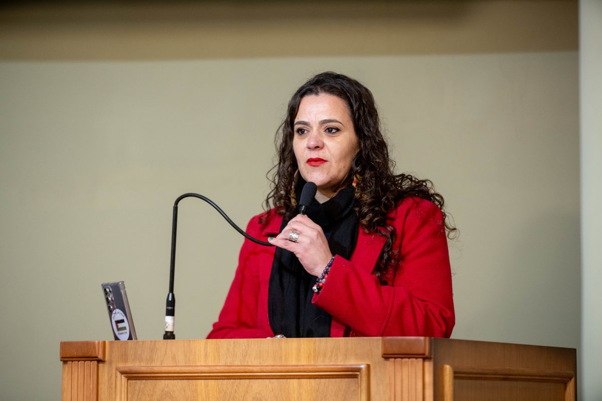 Marcola entrega o relatório de processo contra Fernanda Miranda