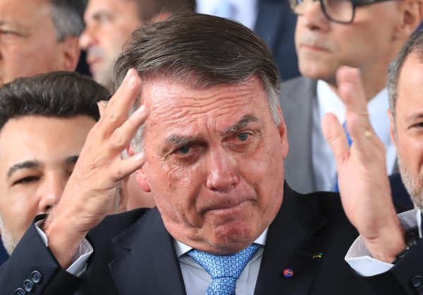 PF pede presença de agentes dentro da casa de Bolsonaro para monitoramento