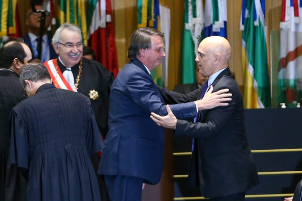 Moraes pede que STF marque julgamento de Bolsonaro e aliados por tentativa de golpe